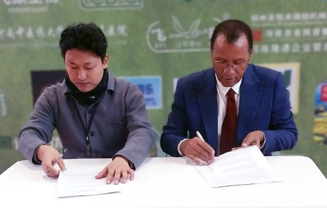 Uni-CV e IAFPH assinam em Paris contrato de investigação sobre plantas medicinais e o nexo Alimentação-Saúde no âmbito da Agenda One Health