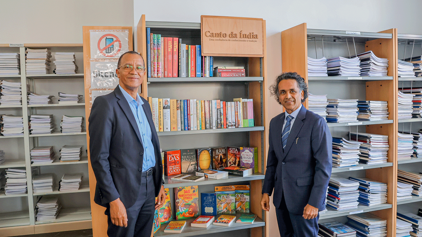 Embaixada da Índia doa coleção de livros à Uni-CV 