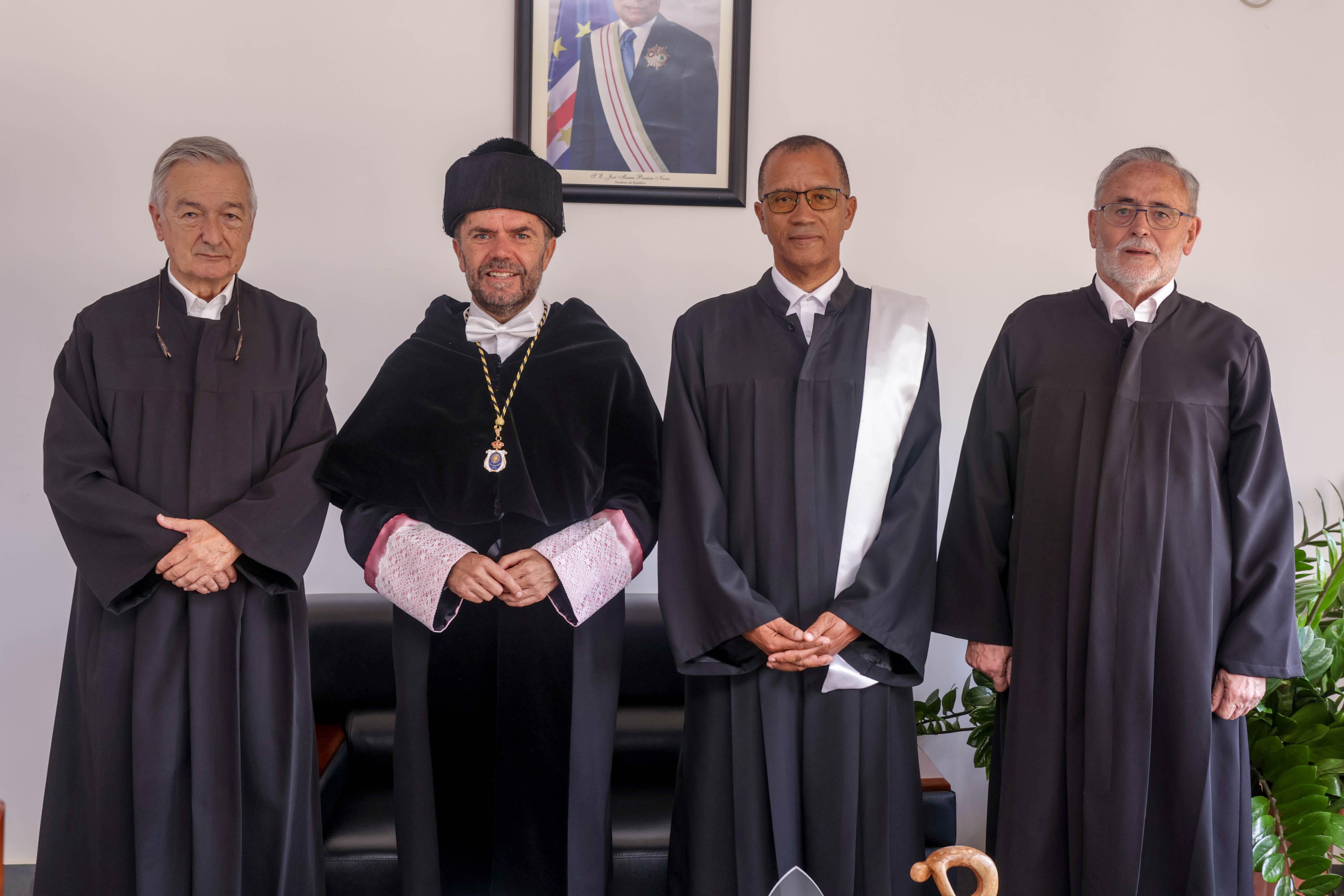 Prémio Internacional de 15 mil euros e dois autocarros para Uni-CV