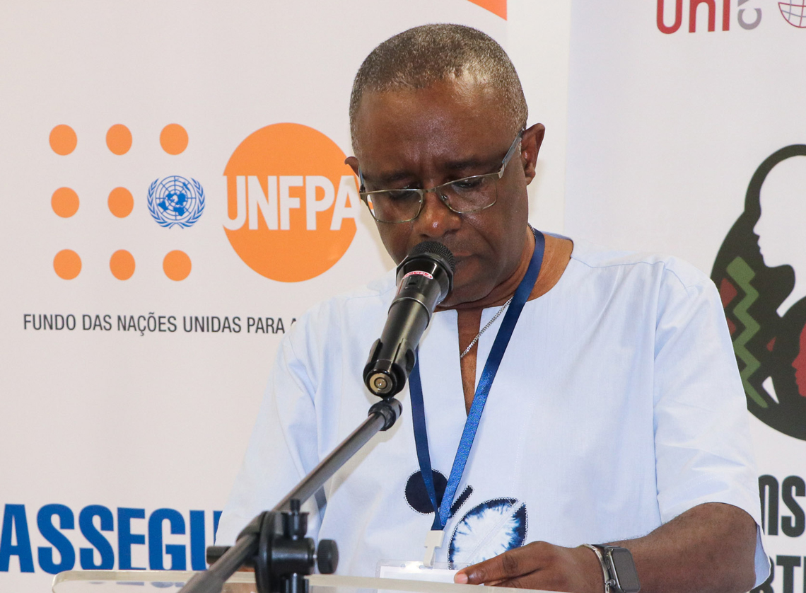 Claudio Furtado apela a repensar género desde África