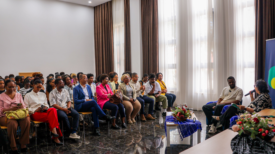 Dino d’Santiago apresenta “Cicatrizes” na Uni-CV e defende leitura e saúde mental