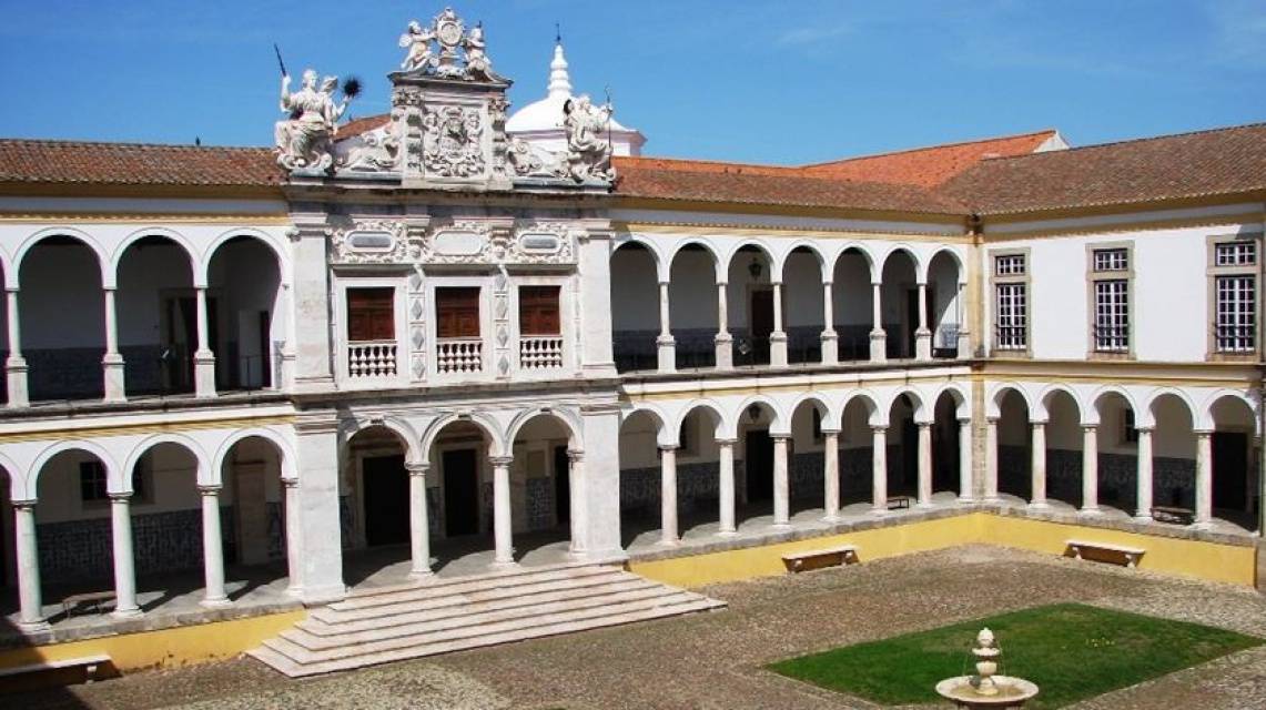 universidade de evora.jpg
