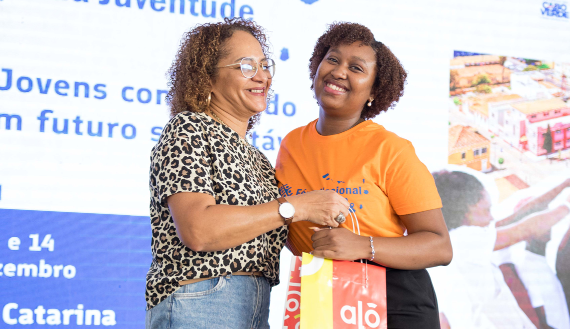 Denise-Lopes-da-Silva.jpg