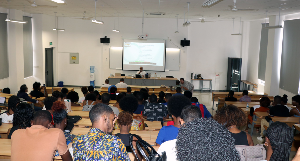 Escola-de-Negócios-e-Governação-da-Uni-CV-realiza-seminário-internacional-sobre-Amílcar-Cabral.jpg