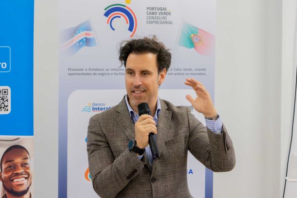 feira-de-emprego-25-55277601492-oFED4CFB6-2376-38D1-F196-D887EA1C3FC5.jpg