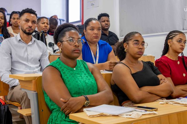 iv-colquio-dos-professores-de-francs-19-55532122603-oEC3759EF-C038-507E-BD13-75AA3050C304.jpg