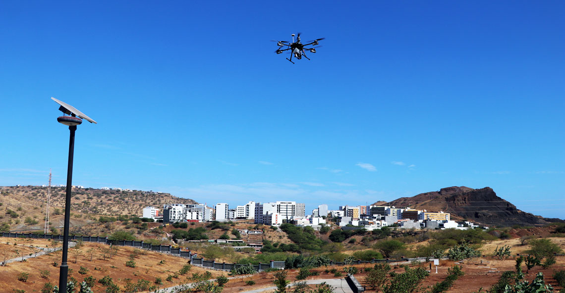 Agricultores recebem formação em pilotagem de drones para mapeamento agrícola na Uni-CV